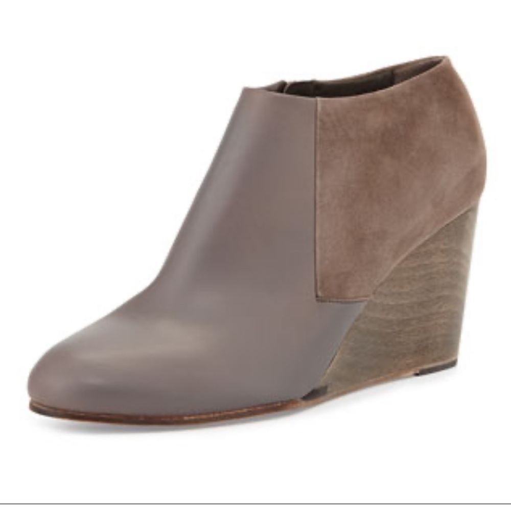 Coclico Elurra Suede Wedge Bootie In Taupe Size 8.5